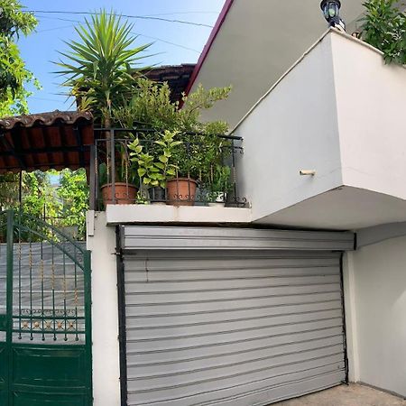 Christina'S House With 2 Bedrooms And Free Parking Gjirokastër 外观 照片