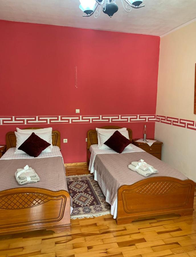 Christina'S House With 2 Bedrooms And Free Parking Gjirokastër 外观 照片